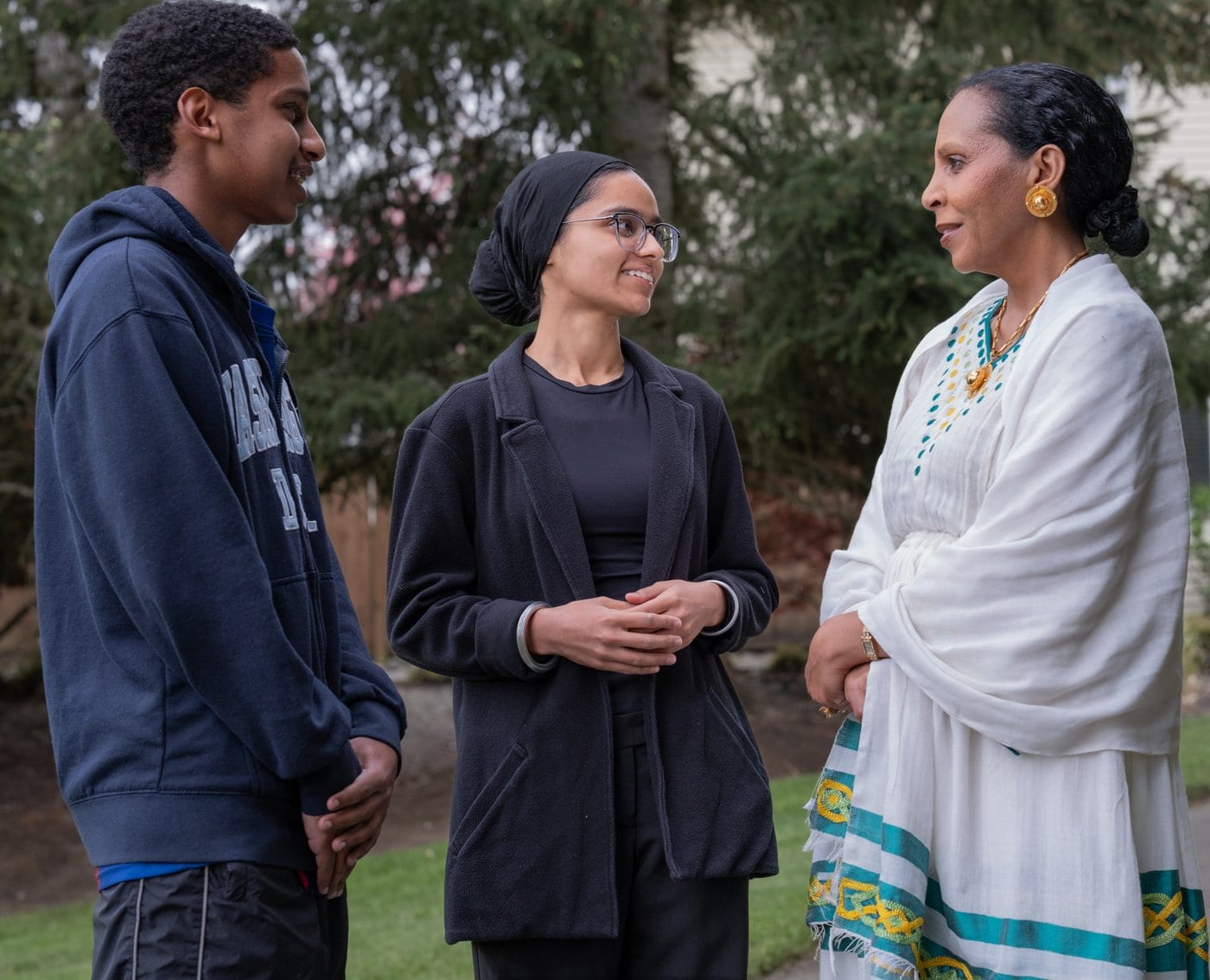 Jasnoor in conversation with neighbors